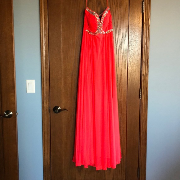 Prom dresses - Picture 6 of 8